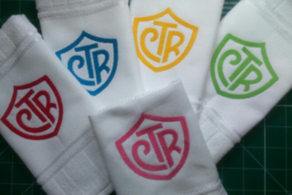 Toalhinhas bordadas com símbolo CTR